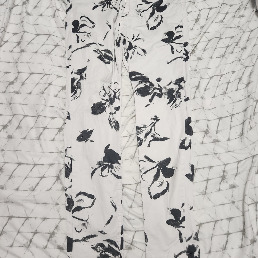 Zara black and white floral pants size 22 waist